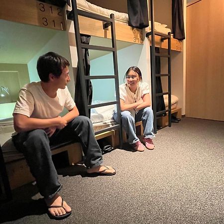 White Hostel Shinsaibashi Осака Екстер'єр фото