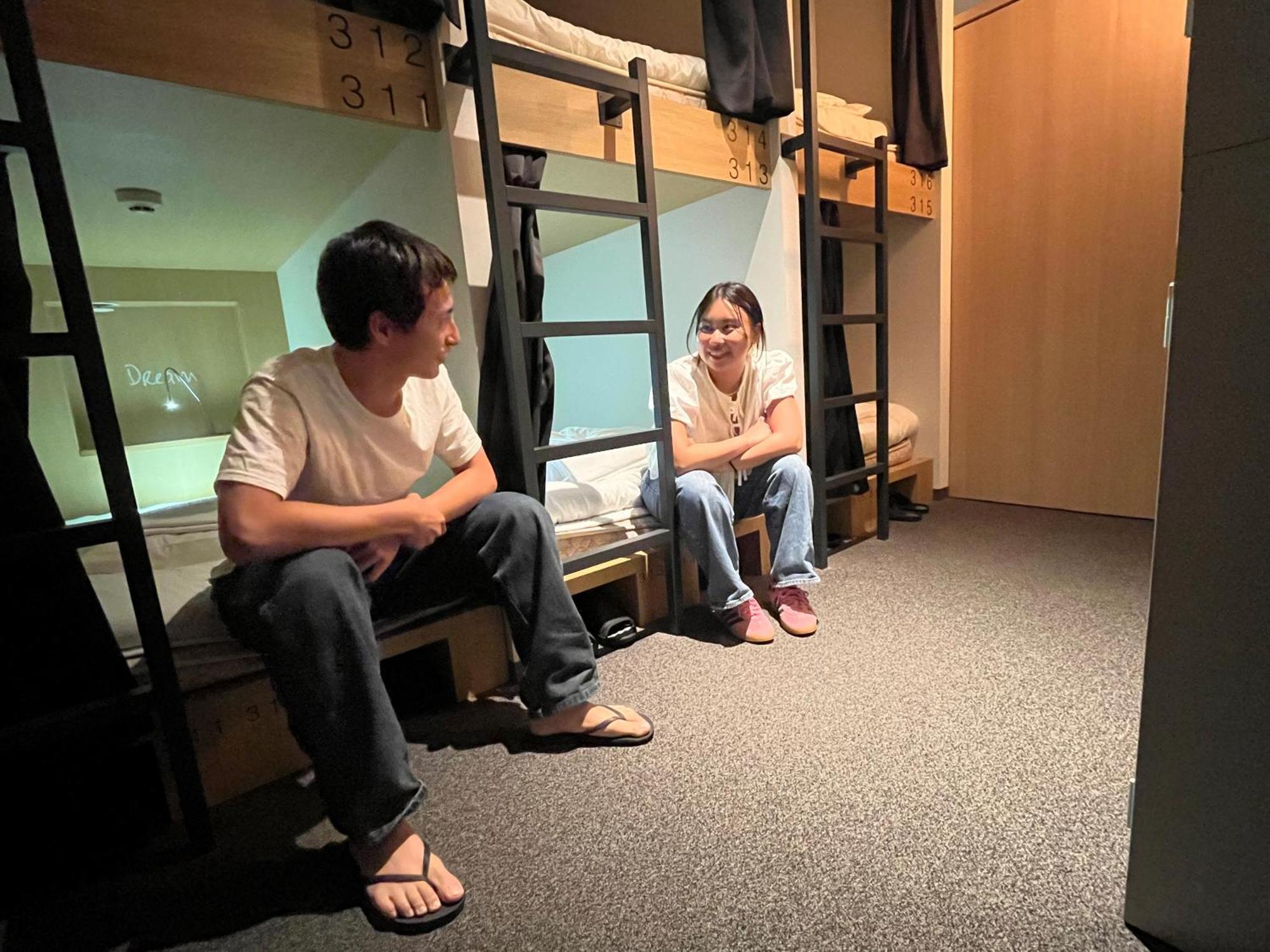 White Hostel Shinsaibashi Осака Екстер'єр фото
