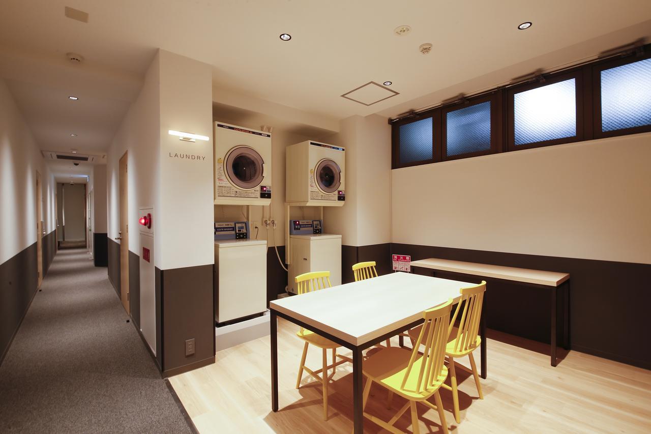 White Hostel Shinsaibashi Осака Екстер'єр фото