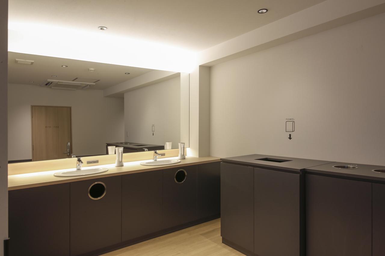 White Hostel Shinsaibashi Осака Екстер'єр фото