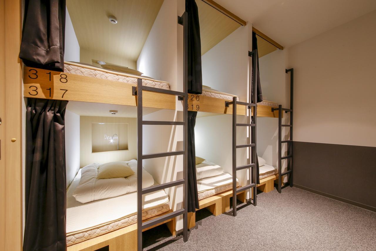 White Hostel Shinsaibashi Осака Екстер'єр фото