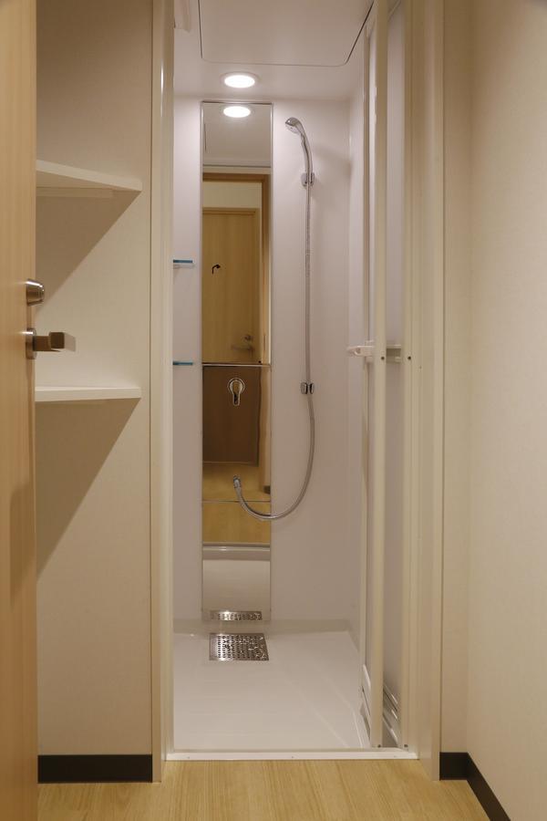 White Hostel Shinsaibashi Осака Екстер'єр фото