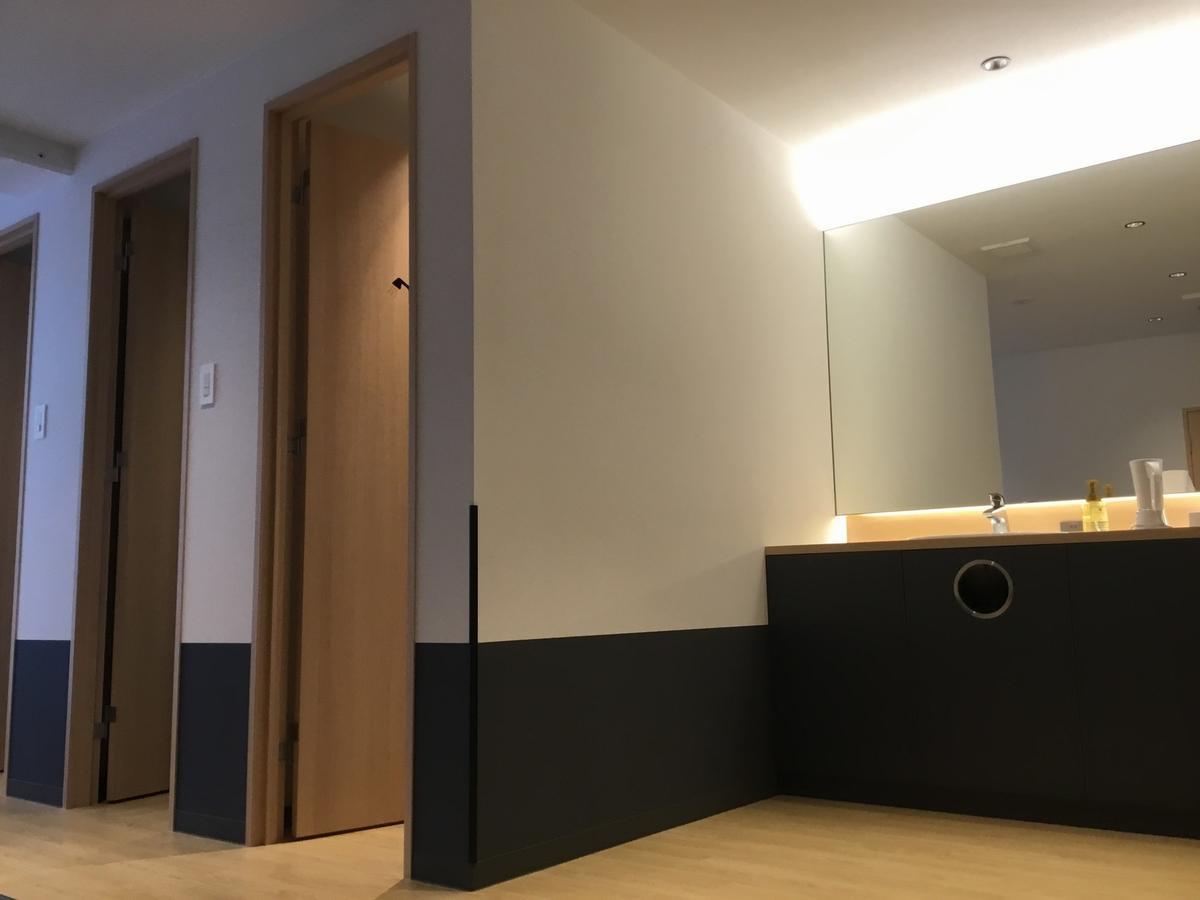 White Hostel Shinsaibashi Осака Екстер'єр фото